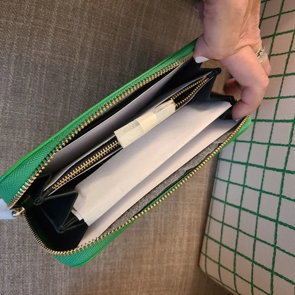 **BUNDLE** Kate Spade Tennis (Large Tote  & Wristlet, Zip-around Wallet) - Picture 16 of 16